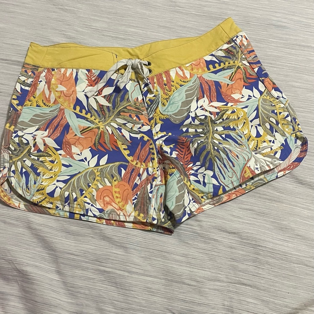 Patagonia Athletic Shorts Size 4-NEW